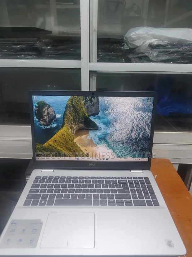 Dell Inspiron 15 5593 Laptop: Core i7, 8GB RAM, 256GB SSD - 1