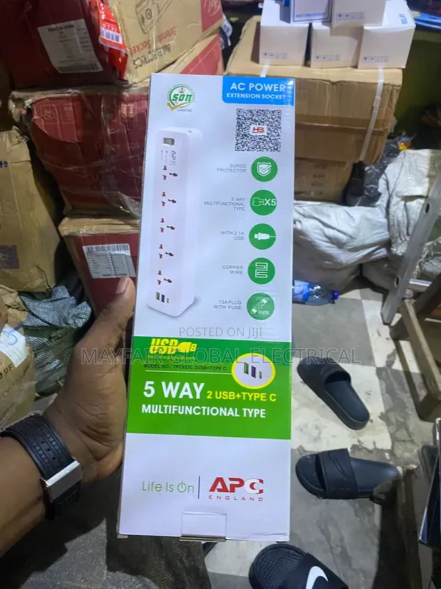 APC 5-Way Universal Extension Socket Mai Tashar USB 2 - 1