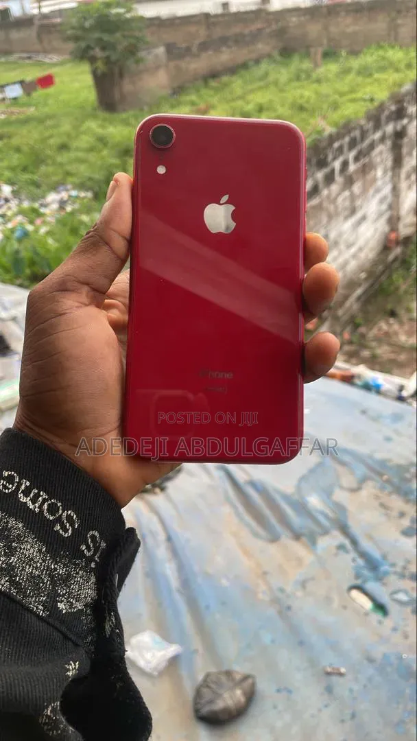 Apple iPhone XR 64GB Red - 1