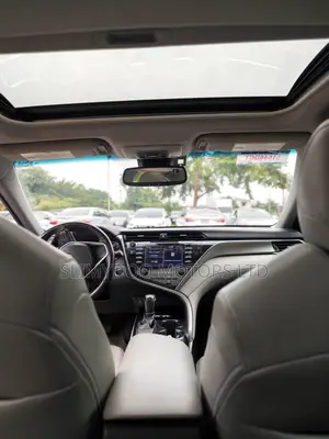 2019 Toyota Camry SE 2.5L Blue