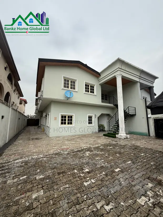 Gidan Kayan Daki 3 Bedroom da Aka Shirya don Hayarwa a Lekki Phase 1 - 1