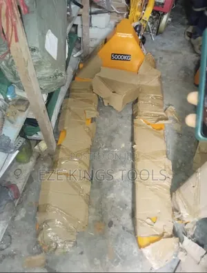 Heavy-Duty Yellow 5000kg Hydraulic Hand Pallet Truck