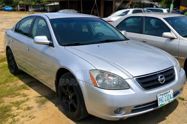 Nissan Altima 2004 Silver - 1