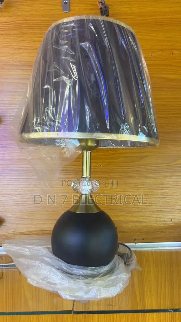 Luxury Black & Gold Table Lamp - 1