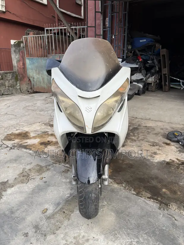 Suzuki Burgman 400 Maxi Scooter 2016 - 1