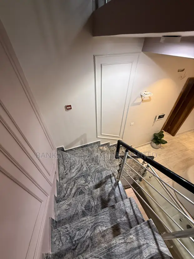 Furnished 5-Bedroom Duplex a Lekki Phase 1 don haya - 1