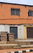 Ginin Flats da Shago a Titin Ipaja, Legas - 3
