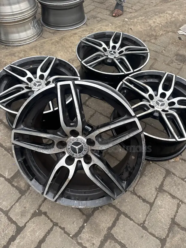 Mercedes-Benz AMG 17-inch Alloy Wheel - 1