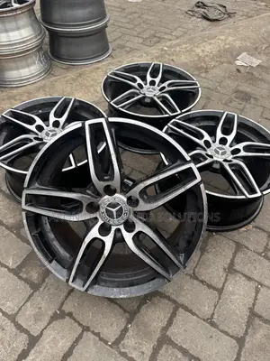 Mercedes-Benz AMG 17-inch Alloy Wheel