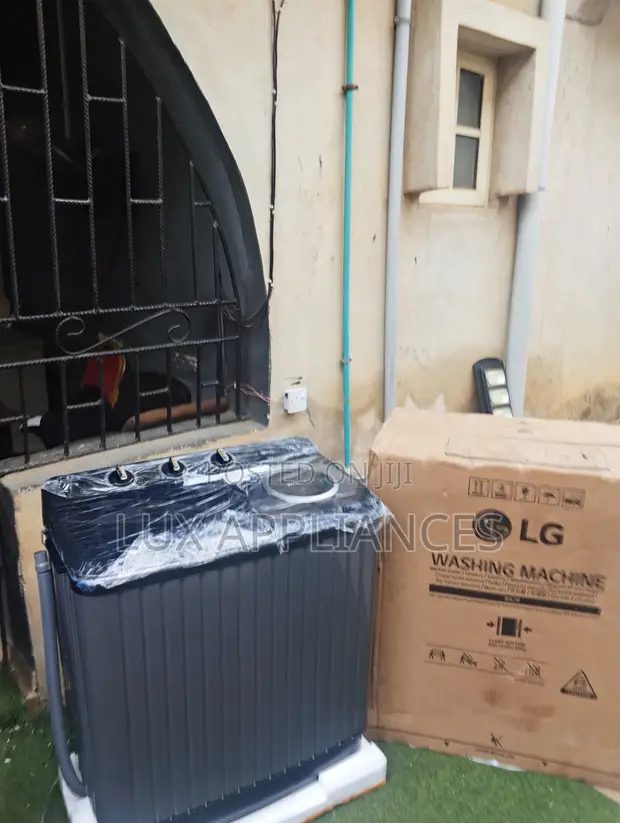 LG P800R3AGNC 8kg Twin Tub Washing Machine - 1