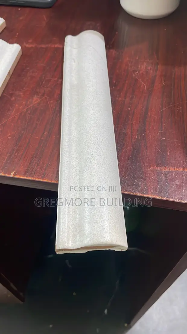 Skirting na gefen wurin wanka da bangon rarrabawa - 1