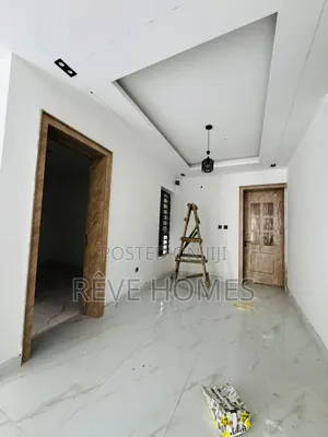 3-Bedroom Flat da BQ Sayarwa a Shomolu, Legas