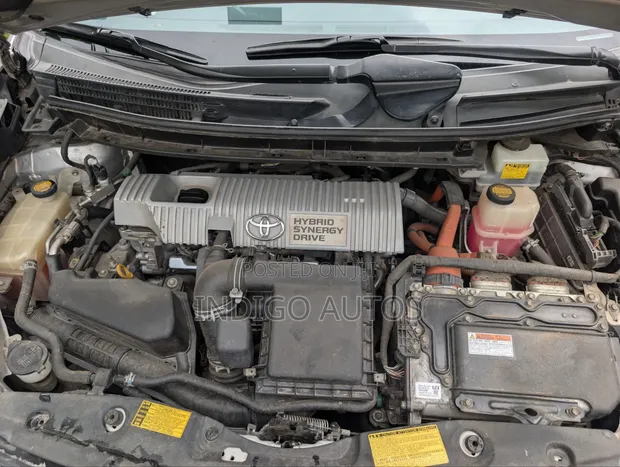 Toyota Prius 2014 Silver - 1