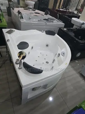Babban Jacuzzi Mai Girman Jacuzzi