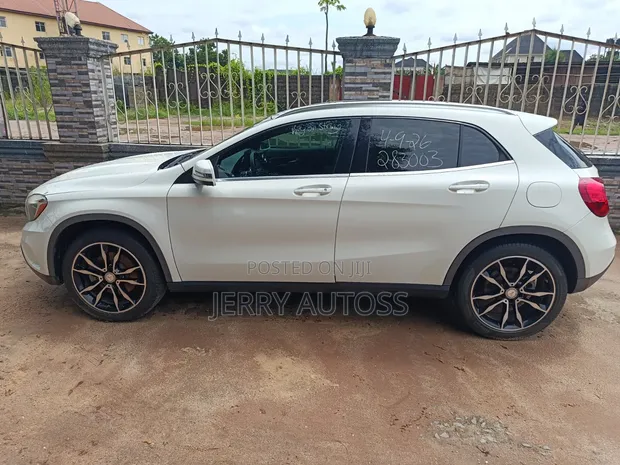 Mercedes-Benz GLA 250 2017 Off White - 1