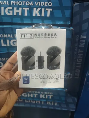 F11-2 Clip-on Wireless Microphone don masu kirkirar bidiyo