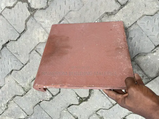 33x33cm Thick Red Spanish Coping Tiles - 1