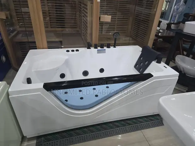 Babban Jacuzzi mai Girma - Farar Acrylic - 1