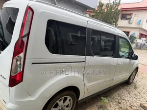 Ford Transit Connect Titanium Bus 2018