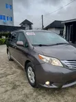 2012 Toyota Sienna XLE Mobility Brown - 2