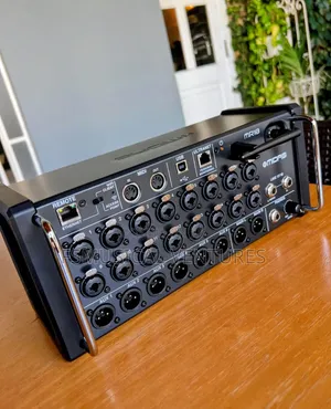 Midas MR18 18-Channel Digital Mixer tare da Preamp & WiFi