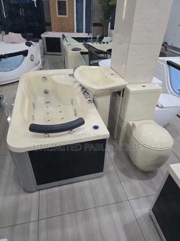 Babban Jacuzzi Mai Kyalli na Zamani - 1