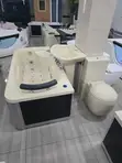 Babban Jacuzzi Mai Kyalli na Zamani - 1