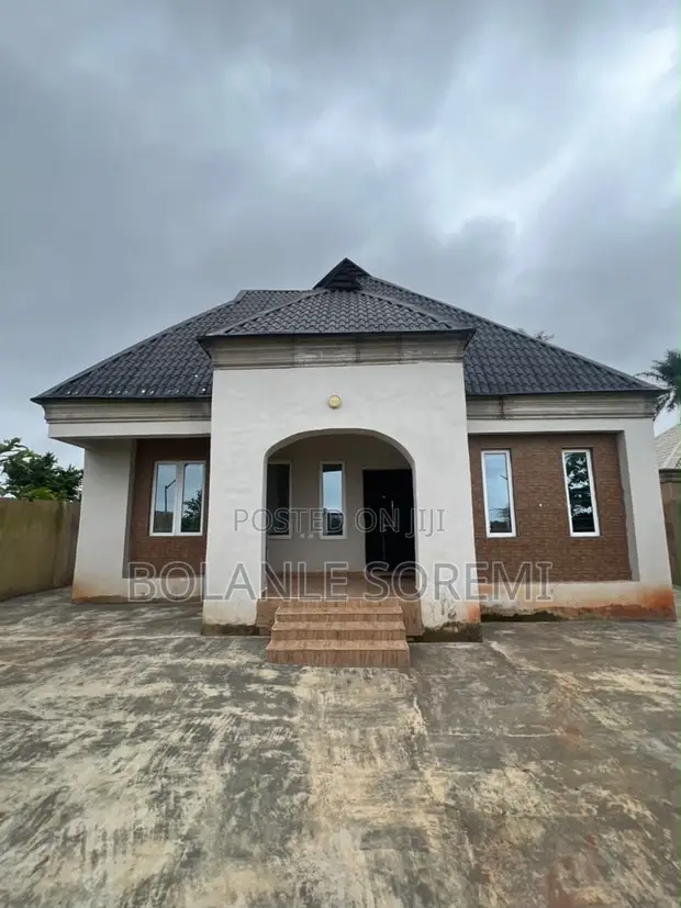 Gidan Bungalow Mai Dakuna 4 da Kayayyaki a Kobape Estate, Obafemi-Owode - 1