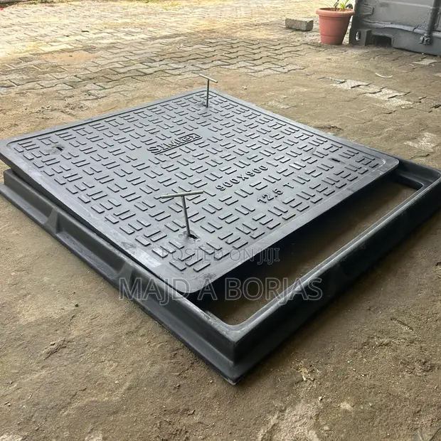 FRP/GRP Manhole Cover 107x107 C250 - 1