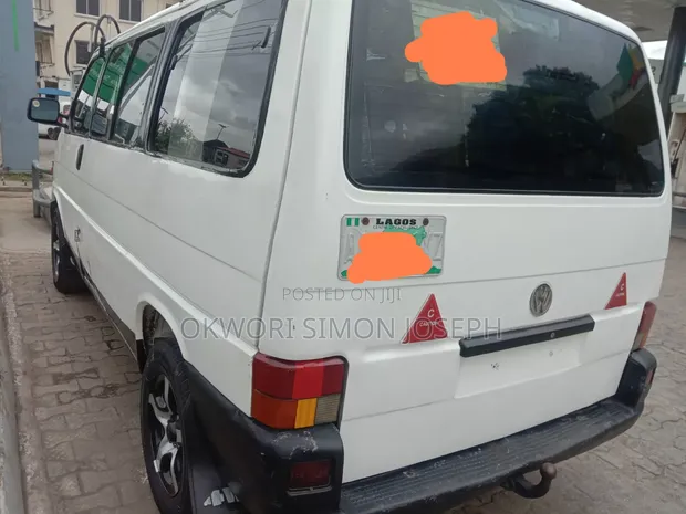 Volkswagen Transporter 2005 White - 1