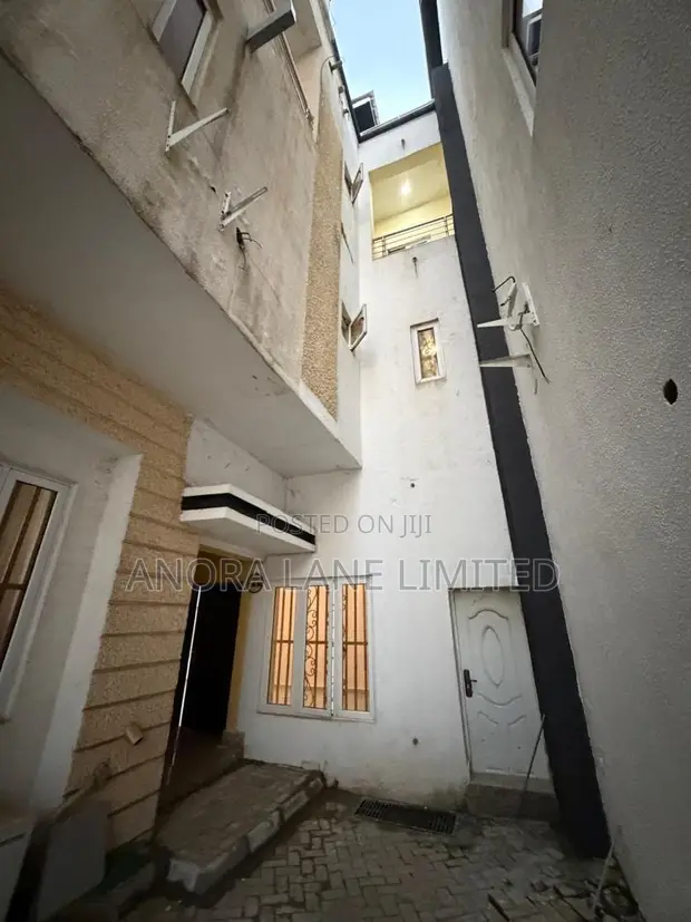 5-Bedroom Townhouse/Terrace in Guzape District for Sale - 1