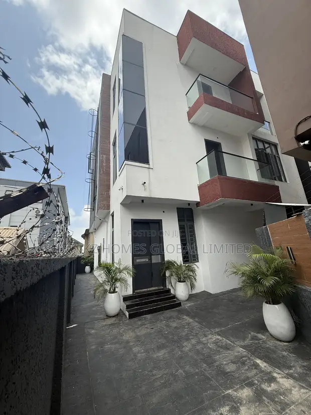 5-Bedroom Duplex don siyarwa a Lekki Phase 1 - 1