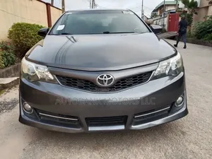2013 Toyota Camry SE Sedan