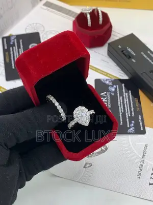 VVS Moissanite Engagement & Wedding Rings