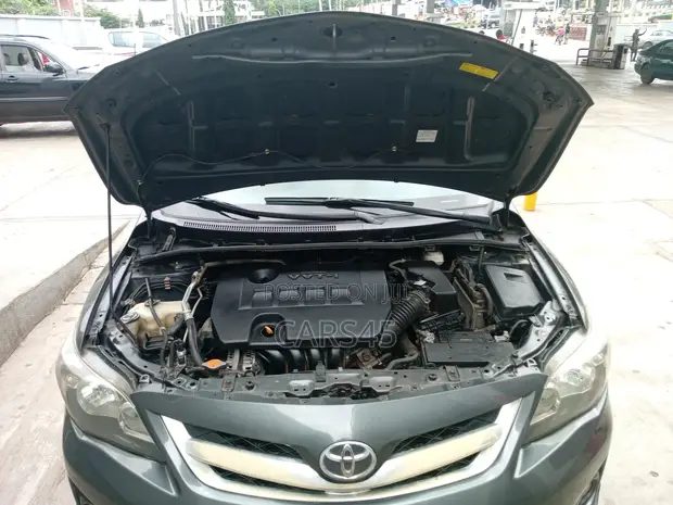Toyota Corolla 2011 Gray - 1