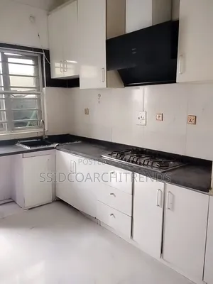 4 Bedroom Semi-Detached Duplex da BQ don Sawa, Chevron