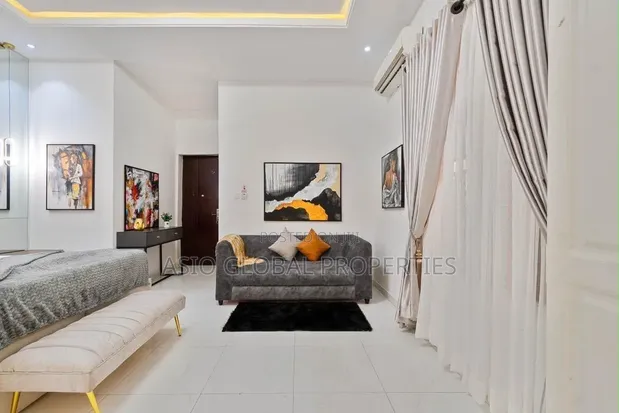 Sallon Zamani Mai Dakuna 2 na Terrace a Ikeja GRA - 1