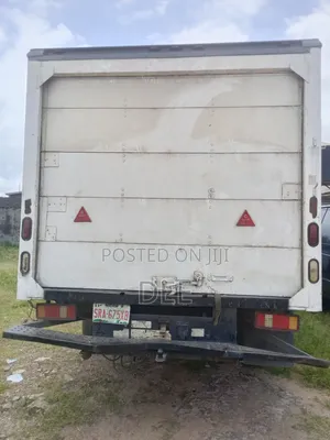Dee MOON LOGISTICS Truck for Delivery Services