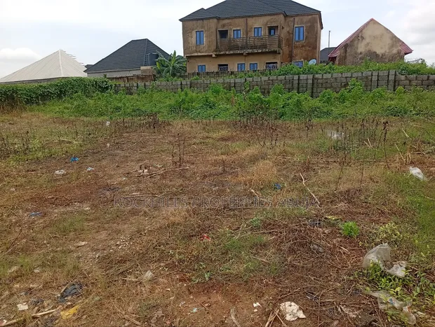 Filin Zama na Siyarwa - 400sqm, Chikakore, Kubwa - 1