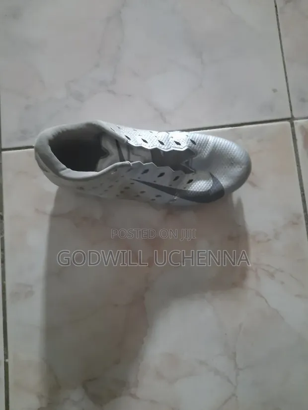 Nike Takalman Kwallon Kafa - Girman 44.5 - 1