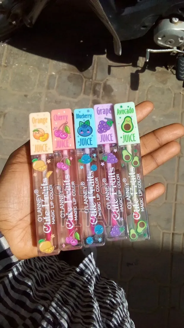 Avon Lip Gloss Mai Haske - Mai Ruwa & Kyau - 1