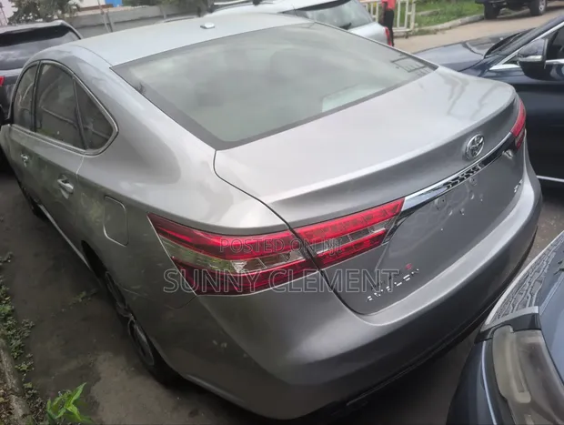 2018 Toyota Avalon Limited Sedan - 1