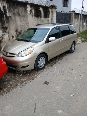 Toyota Sienna 2006 Gold