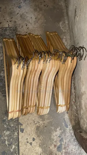 High Quality Wooden Clothing Hangers (10 Pcs)