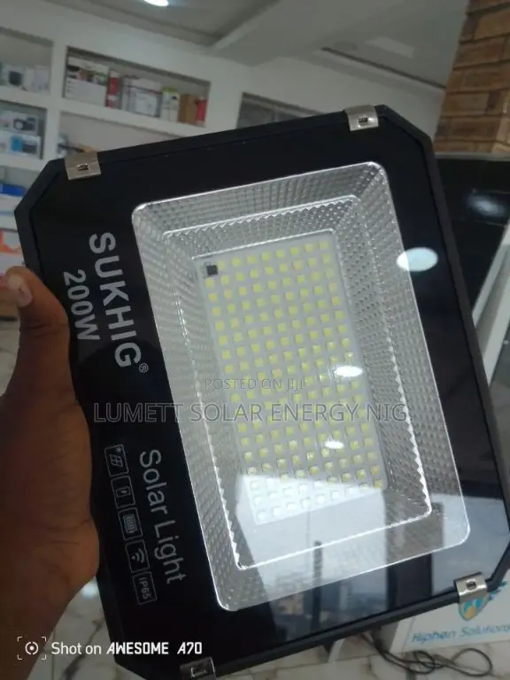 SUKHIG 200W Solar Flood Light - 1