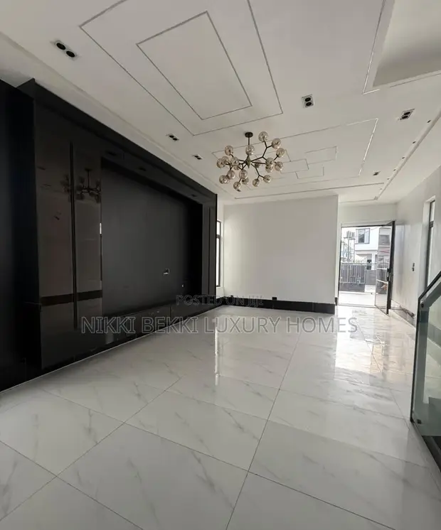 Furnished 5-Bedroom Detached Duplex with BQ & Pool in Sangotedo - 1