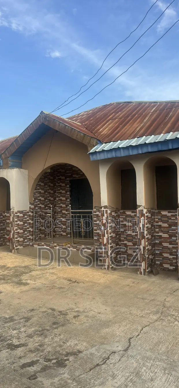 6-Bedroom Bungalow in Agric Olope, Ado Ekiti for Sale - 1