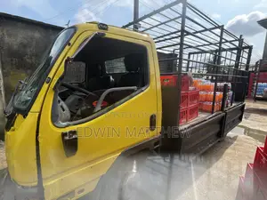 Mitsubishi Canter Truck - 12x6ft, Petrol