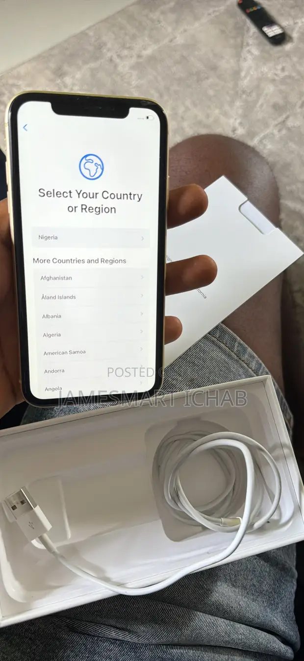 Apple iPhone XR 64GB Yellow - 1