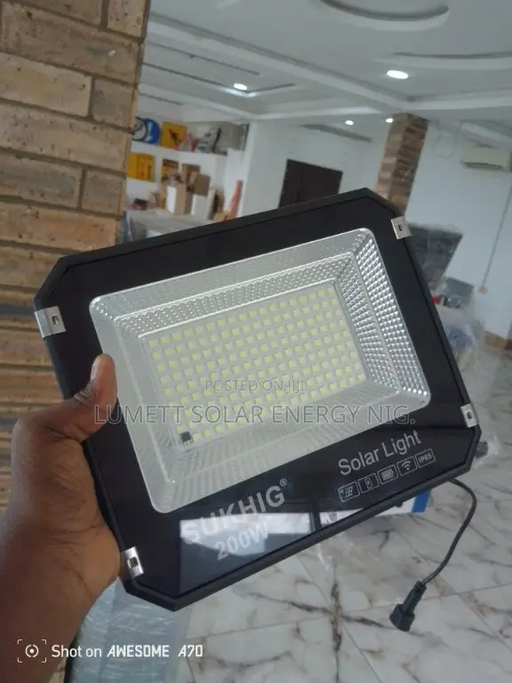 SUKHIG 200W Solar Flood Light - 1